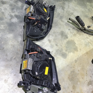 Фара NISSAN 1670 X-Trail T30 Жёлт ксенон +габариты (продается парой)