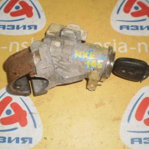 Замок зажигания Toyota NKE165 Corolla Fielder 21780