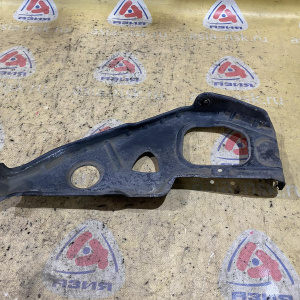 Крепление фары Maserati Quattroporte M139/MQP '2004 L