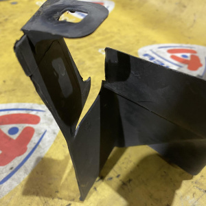 Подкрылок Mercedes CLK-Class W208/C208 '2001 перед, прав надорван A2086985430