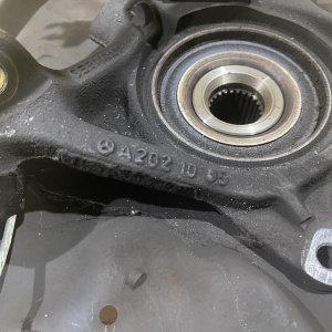 Ступица Mercedes W202/W208 CLK-Class '2001 зад, лев голая A2023509408