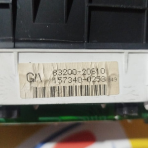 Панель приборов Toyota Carina ST190 дефект крепления 83200-20610