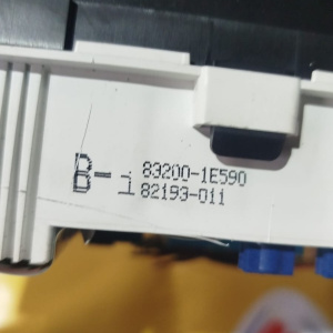 Панель приборов Toyota Corolla Levin/Sprinter Trueno AE111 дефект стекла 83200-1E590