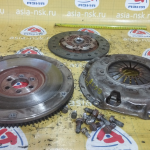 Маховик NISSAN QG18 m/t + корзина ( диаметр диска 215 мм. ) ( D4M 2 )