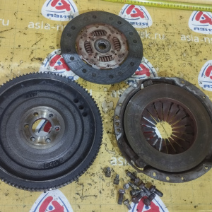 Маховик NISSAN QG18 m/t + корзина ( диаметр диска 215 мм. ) ( D4M 2 )