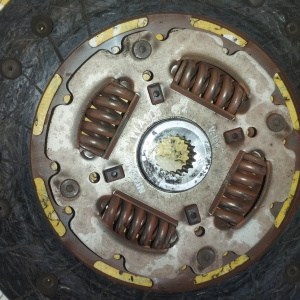 Маховик NISSAN QG18 m/t + корзина ( диаметр диска 215 мм. ) ( D4M 2 )