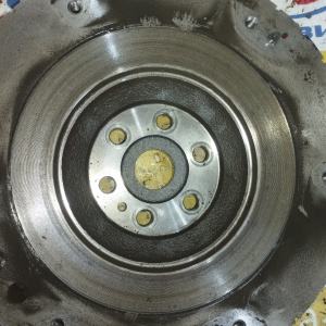 Маховик Nissan CR12 March AK12 m/t ПРОБЕГ 68 т.км. + корзина 30210-AX010 ( диск 180 мм. 30100-AX00A ) 12310-AY400