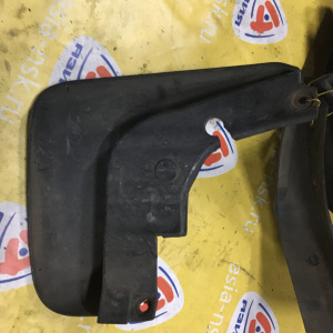 Брызговик Mitsubishi Airtrek CU2W перед, прав MZ531250