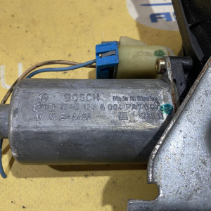 Стеклоподъемник Chevrolet TrailBlazer GMT360/KC перед, прав 15095068, 19331461