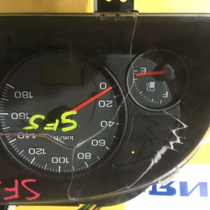 Панель приборов SUBARU Forester SF5 EJ205 '2000-2002 a/t дефект стекла 85015-FC510