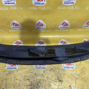 Решетка под лобовое стекло Chevrolet TrailBlazer GMT360/KC справа дефект крепления и резинки 15184846