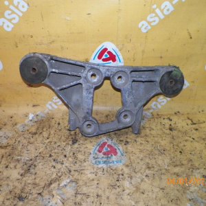 Подушка редуктора Toyota Estima/Ipsum MCR40/ACM26 4WD 52390-28050