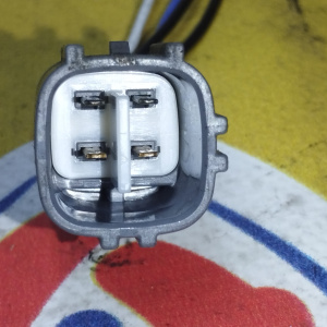 Разъём лямбда-зонда / кислородного датчика Toyota 90980-11027 1ZZ/5E/3S/4S/5S/3SZ/K3/3Y/7K/2AZ/1MZ/1G/1JZ/2JZ 4 конт.( 2 напровляющие сбоку и 2 снизу 