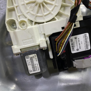 Дверь боковая Volkswagen Tiguan 5N1 '2011 перед, прав LC9X в сборе