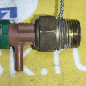 Клапан вакуумный/датчик температуры Mitsubishi MD006317 Libero CD2V 4G15 вкручивается во впускной коллектор 1 вак. трубка