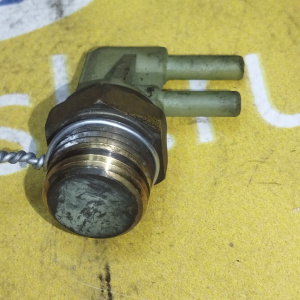 Клапан вакуумный/датчик температуры Mitsubishi MD120694 Libero CD2V 4G15 '04.1992-02.1995 вкручивается во впускной коллектор 2 вак. трубки