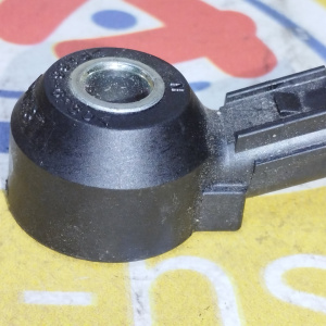 Датчик детонации Honda LEB/L15B Fit GP5 2 конт. с отверстием под болт KNE37 / 30530-R1A-A01