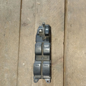 Пульт стеклоподъемника TOYOTA Corolla NZE120 перед, прав без обрамления 84820-12460