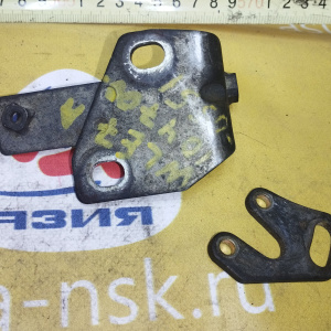 Крепление ТНВД Mazda WLTE Bongo Friendee SGLR эл. ТНВД R WLA113V03 ( C12-15 )