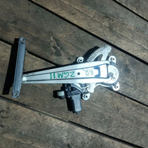 Стеклоподъемник TOYOTA Isis ZGM11 зад, прав