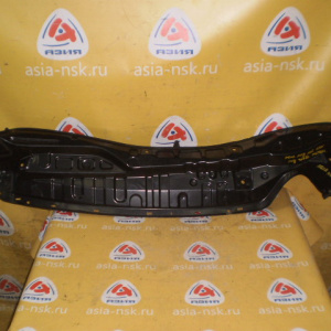 Решетка под лобовое стекло Toyota Aqua NHP10 под жабо (металлическая)