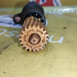 Датчик спидометра Nissan 327025T000 Atlas F23 QD32 2WD m/t ЭЛЕКТРОННЫЙ 2 конт. ( 20 зуб. ) с алюминиевой кпп