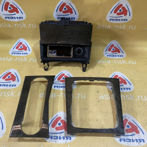 Консоль центральная Mercedes A2046803407 C-Class W204 '2007 732+808 Комплект с пепельницей A2046800179 и под климат A2046803607 (дефекты)