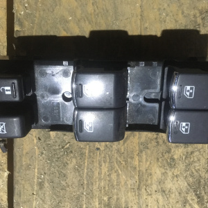 Пульт стеклоподъемника Subaru Levorg VM4 перед, прав RHD без обрамления 83071-VA040