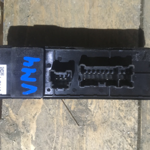 Пульт стеклоподъемника Subaru Levorg VM4 перед, прав RHD без обрамления 83071-VA040