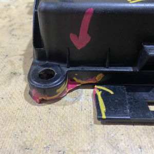 Крышка клапанная BMW N42B20AB 3-Series E46 дефект(скол) 11127506728