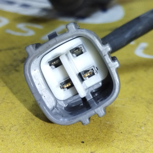 Датчик кислородный Toyota 2AZ-FSE Avensis AZT251 перед, лев 4 конт. номер 1, два катализатора ДЕФЕКТ ГНУТЫЙ 89465-05100