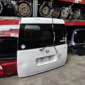Дверь задняя HONDA Stepwgn RF1/2 дефект