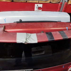 Дверь задняя SUBARU Forester SF5 '2000 вст 226-20697 дефект спойлер