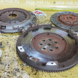 Маховик Mitsubishi 4G63 RVR N23W m/t С УГЛУБЛЕНИЕМ 7 болтов, + корзина DOHC ДЕФЕКТ ТРЕЩИНЫ 63D4K