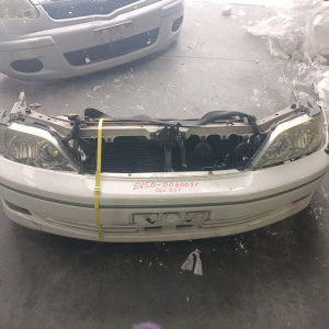 Ноускат Toyota Vista SV50 '2000-2002 a/t дефект крепления правой фары ф.32-174 хром