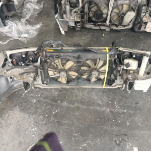 Ноускат Toyota Vista SV50 '2000-2002 a/t дефект крепления правой фары ф.32-174 хром