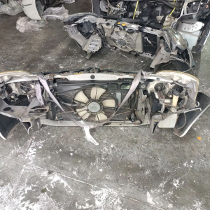 Ноускат Toyota Corolla Spacio NZE121 дефект крепления L фары ф.13-84