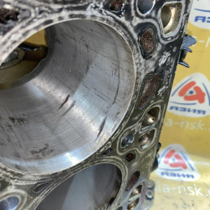 Блок цилиндров BMW X5 N63B44A-22410150 Задиры во 2-ом цилиндре 11112296651 E70 '2012