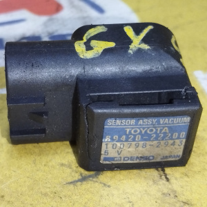 Map-сенсор Toyota 89420-22200 Mark II GX90 1G-FE ДЕФЕКТ КРЕПЛЕНИЯ