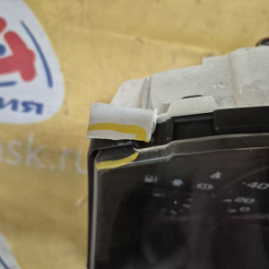 Панель приборов Nissan Bluebird U14 ДЕФЕКТ КРЕПЛЕНИЯ И СТЕКЛА 3J103