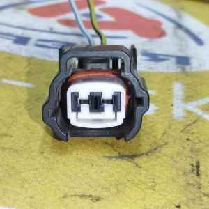 Разъём форсунки Nissan E02FB / PBTP Cefiro/R'nessa A32/N30/U30 VQ20/VQ25/VQ30/KA24-DE/SR18/SR20 2 конт. защёлка по центру