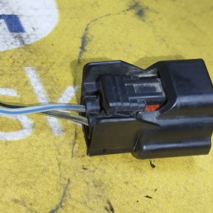Разъём форсунки Nissan E02FB / PBTP Cefiro/R'nessa A32/N30/U30 VQ20/VQ25/VQ30/KA24-DE/SR18/SR20 2 конт. защёлка по центру