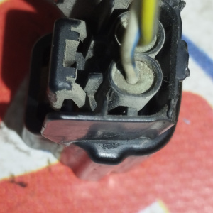 Разъём форсунки Nissan E02FB / PBTP Cefiro/R'nessa A32/N30/U30 VQ20/VQ25/VQ30/KA24-DE/SR18/SR20 2 конт. защёлка по центру