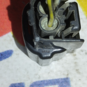 Разъём форсунки Nissan E02FB / PBTP Cefiro/R'nessa A32/N30/U30 VQ20/VQ25/VQ30/KA24-DE/SR18/SR20 2 конт. защёлка по центру