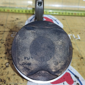 Поршень с шатуном Toyota 1ZR-FE Corolla ZRE151 диаметр 47/20 мм. длина 113 мм. 13201-39185 + 13101-37081