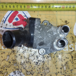 Корпус термостата Toyota 16321-37010 + 16323-37010 / 16323-37020/16323-0T030 Corolla ZRE151 1ZR/2ZR крышка + корпус