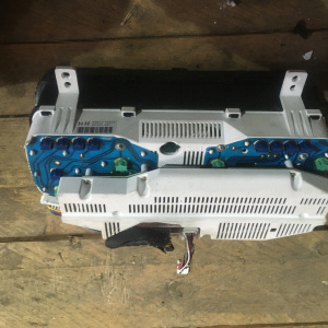 Панель приборов Toyota Raum EXZ10 дефект корпуса 83800-46030