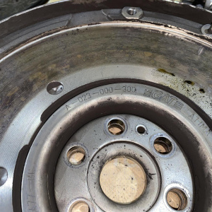 Маховик Ford AODA Focus 2 CAP '2008 2.0L 5MT MTX75 двухмассовый с корзиной и диском 8G916477BC