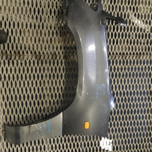 Крыло TOYOTA Harrier MCU1# перед, лев с зеркалом (дефект)