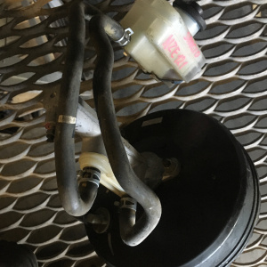 Главный тормозной цилиндр Toyota NZE121 Corolla Spacio +вакуумник